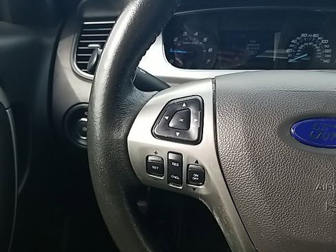 Used 2018 Ford Taurus SEL image 17