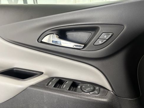 Used 2020 Chevrolet Equinox LS image 14