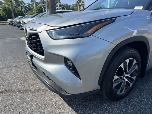 Used 2025 Toyota Highlander XLE AWD/4WD image 6
