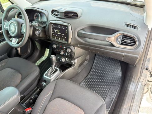 Used 2023 Jeep Renegade Latitude AWD/4WD image 27