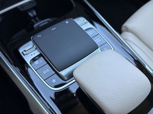 Certified 2020 Mercedes-Benz GLB 250 image 42