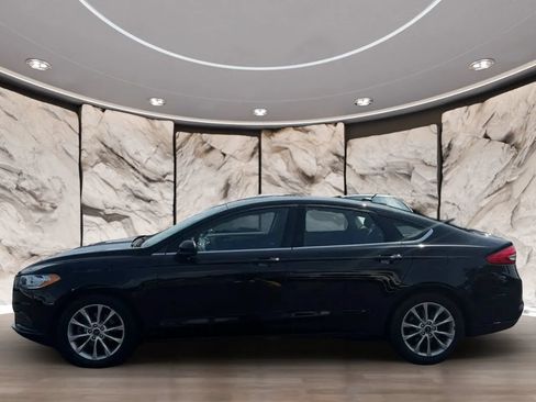 Used 2017 Ford Fusion SE FWD image 4