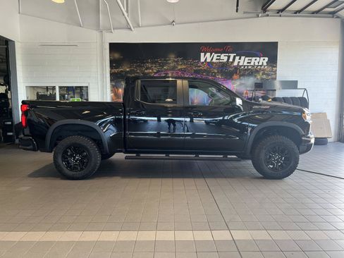Used 2023 Chevrolet Silverado 1500 ZR2 AWD/4WD image 8