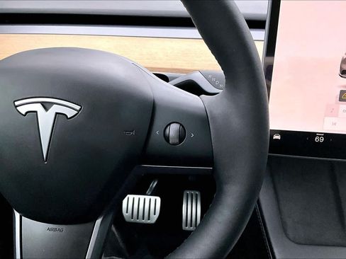 Used 2024 Tesla Model Y Performance AWD/4WD image 23