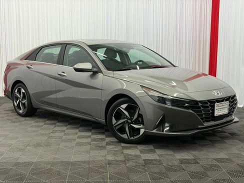Used 2023 Hyundai Elantra Limited FWD image 2