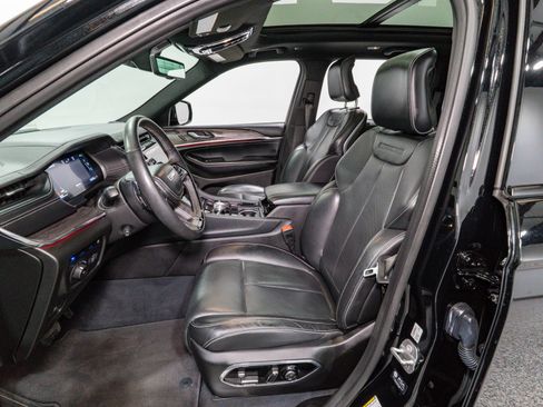 Used 2023 Jeep Grand Cherokee Overland w/ Advanced Protech Group III image 17