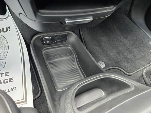 Used 2026 Chrysler Pacifica Select FWD image 31