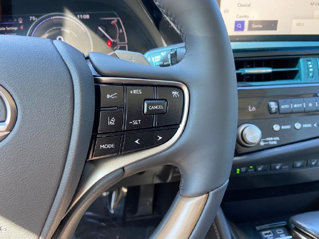 Used 2023 Lexus ES 300h w/ Luxury Package FWD image 17