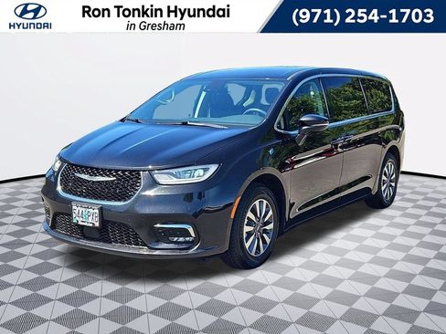 Used 2024 Chrysler Pacifica Limited FWD image 1