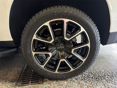 Certified 2023 Chevrolet Suburban RST image 10