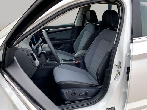 New 2026 Volkswagen Jetta SE FWD image 9