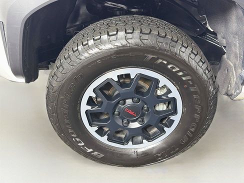 Used 2024 Toyota Tacoma TRD Off-Road w/ TRD Off Road Upgrade Package AWD/4WD image 33