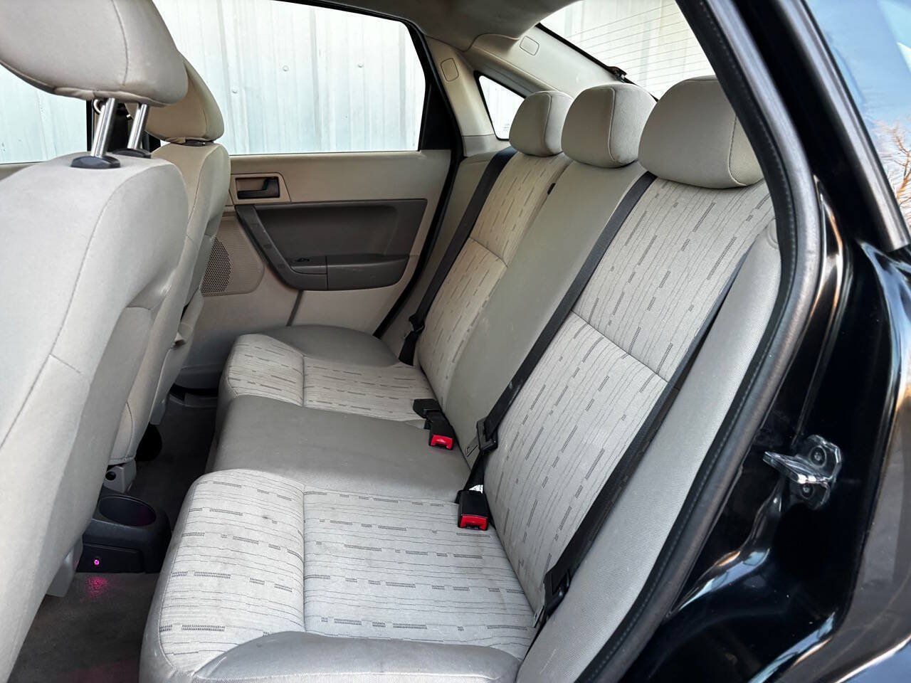 Used 2010 Ford Focus SE FWD image 12