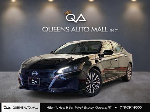 Used 2023 Nissan Altima 2.5 SV w/ SV Premium Package FWD image 1