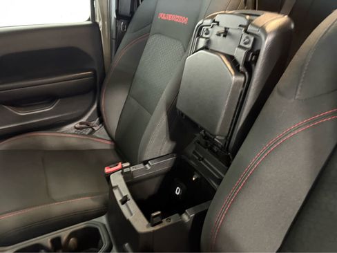 Used 2020 Jeep Gladiator Rubicon w/ Cold Weather Group image 22