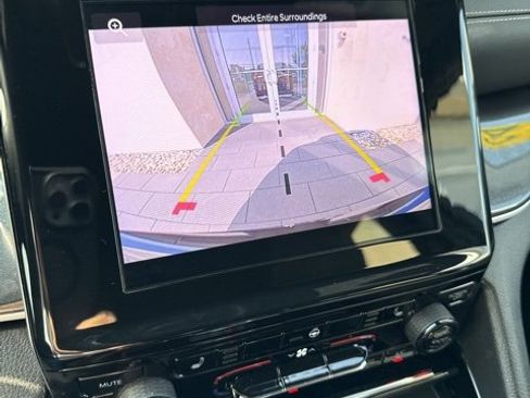 Used 2023 Jeep Grand Cherokee Altitude image 24