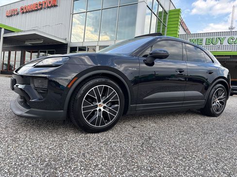 Used 2025 Porsche Macan 4 Electric AWD/4WD image 4