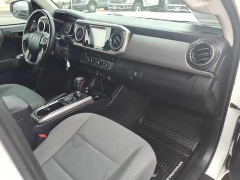 Used 2018 Toyota Tacoma SR5 RWD image 10