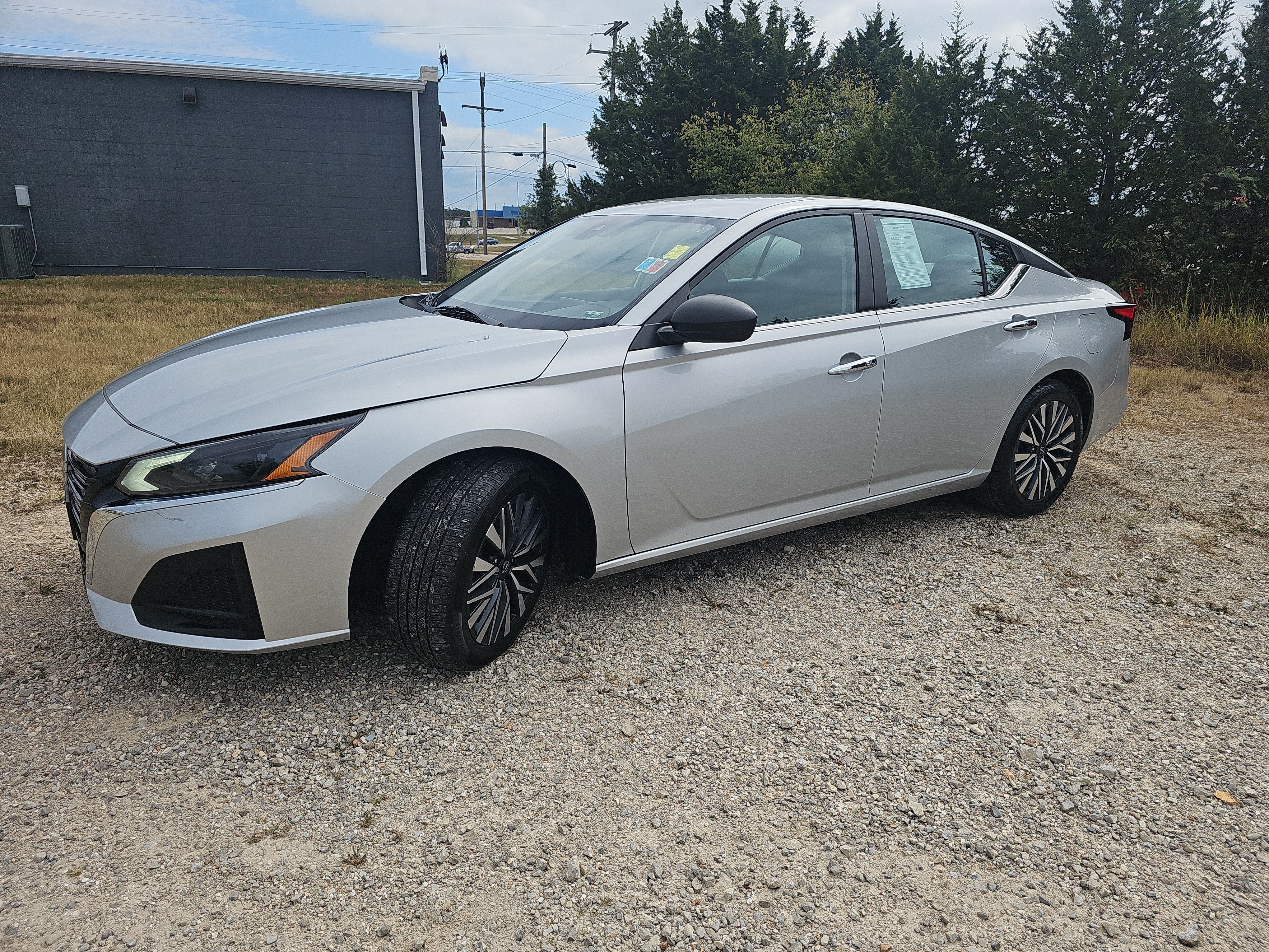 Used 2024 Nissan Altima 2.5 SV FWD image 8