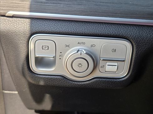Used 2021 Mercedes-Benz GLE 350 4MATIC image 17