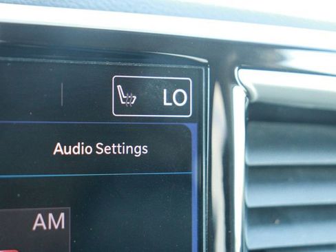 Used 2022 Chrysler Pacifica Touring-L image 16