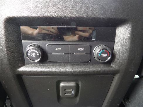 Used 2023 Chevrolet Traverse LT AWD/4WD image 33