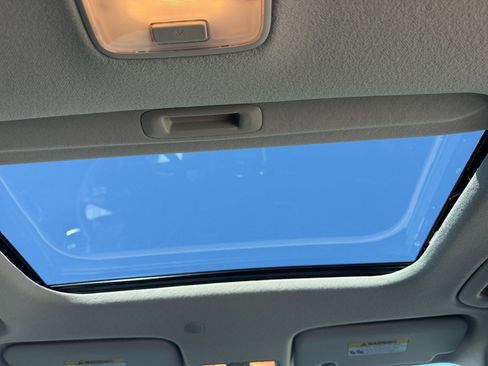 Certified 2025 Hyundai Venue SEL image 33