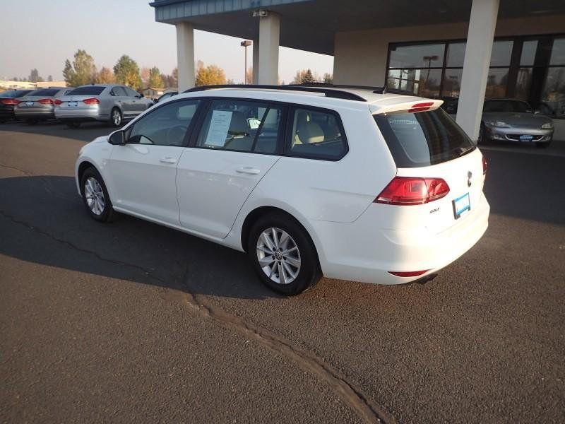 Used 2016 Volkswagen Golf S FWD image 3