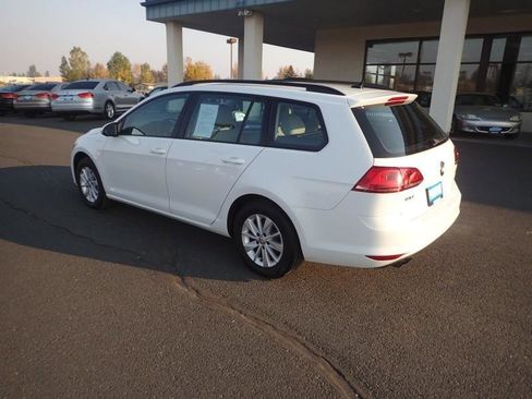 Used 2016 Volkswagen Golf S FWD image 3
