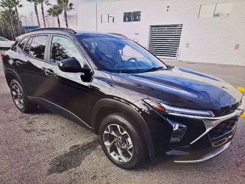 Used 2024 Chevrolet Trax LT w/ Driver Confidence Package image 3