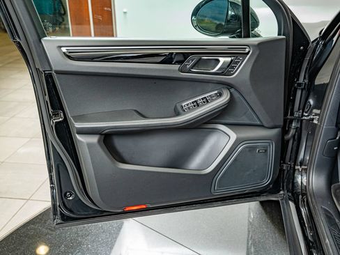 Certified 2026 Porsche Macan AWD/4WD image 23