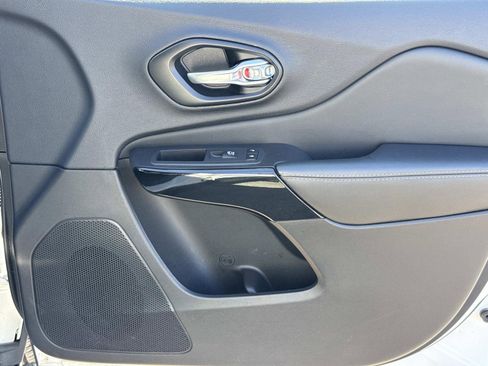 Used 2023 Jeep Cherokee Altitude Lux image 24