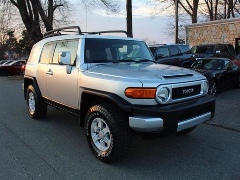Used 2007 Toyota FJ Cruiser 2WD image 9