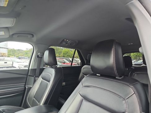 Used 2023 Ford Explorer XLT w/ Equipment Group 202A RWD image 16