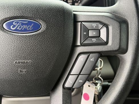 Used 2015 Ford F150 XLT image 19