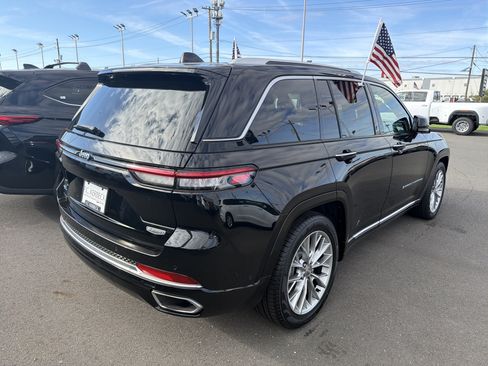 Used 2022 Jeep Grand Cherokee Summit w/ Luxury Tech Group V image 6