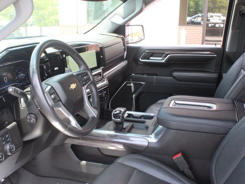 Used 2022 Chevrolet Silverado 1500 LTZ AWD/4WD image 24