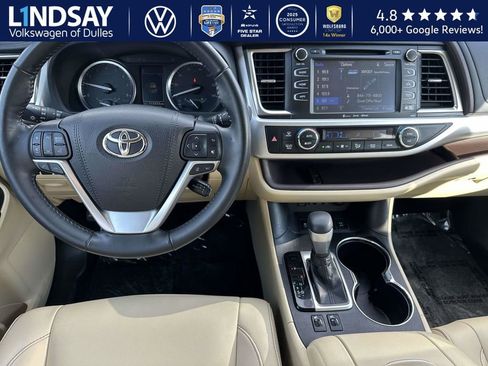 Used 2019 Toyota Highlander XLE image 7