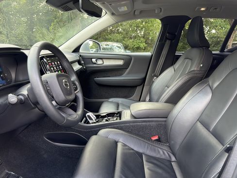 Certified 2023 Volvo XC40 B4 Plus w/ Driver Assist Package FWD image 16