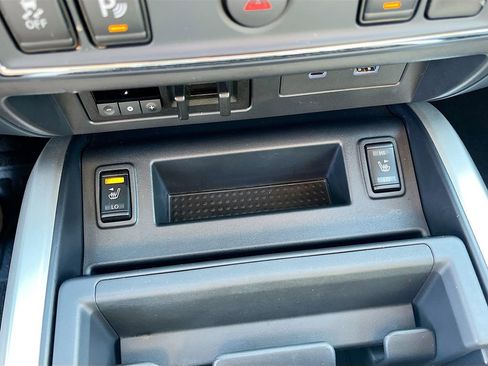 Used 2024 Nissan Titan SV w/ SV Convenience Package RWD image 19