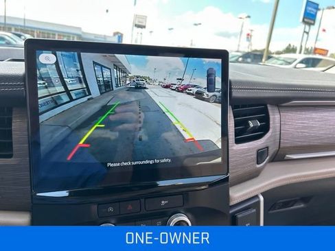 Used 2024 Ford Expedition Limited AWD/4WD image 3