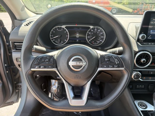 Used 2024 Nissan Sentra SV FWD image 27