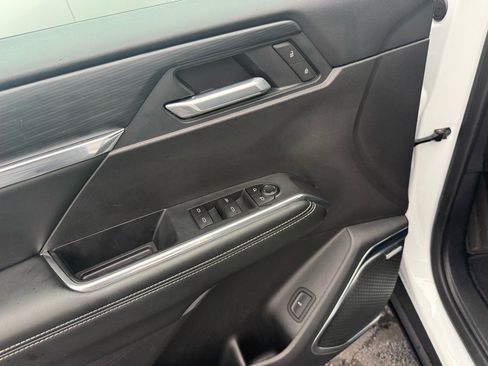 Used 2025 GMC Acadia Elevation image 18