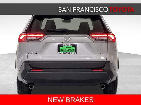 Used 2021 Toyota RAV4 LE image 4