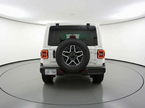 Used 2025 Jeep Wrangler Sahara image 6