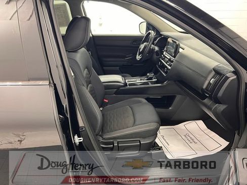 Used 2025 Nissan Pathfinder SV FWD image 41