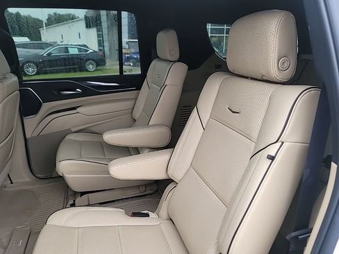 Used 2022 Cadillac Escalade ESV Premium Luxury AWD/4WD image 9
