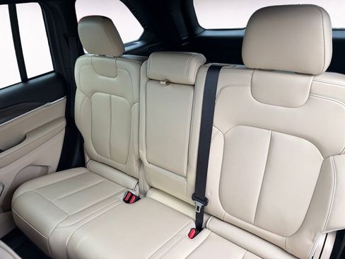 Used 2023 Jeep Grand Cherokee Limited image 13