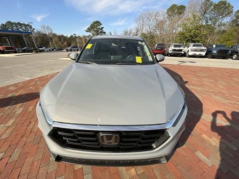 Used 2024 Honda CR-V EX image 2