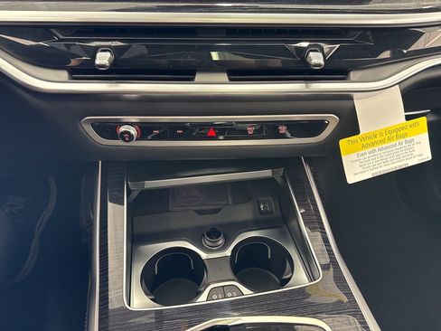 New 2025 BMW X7 M60i image 29